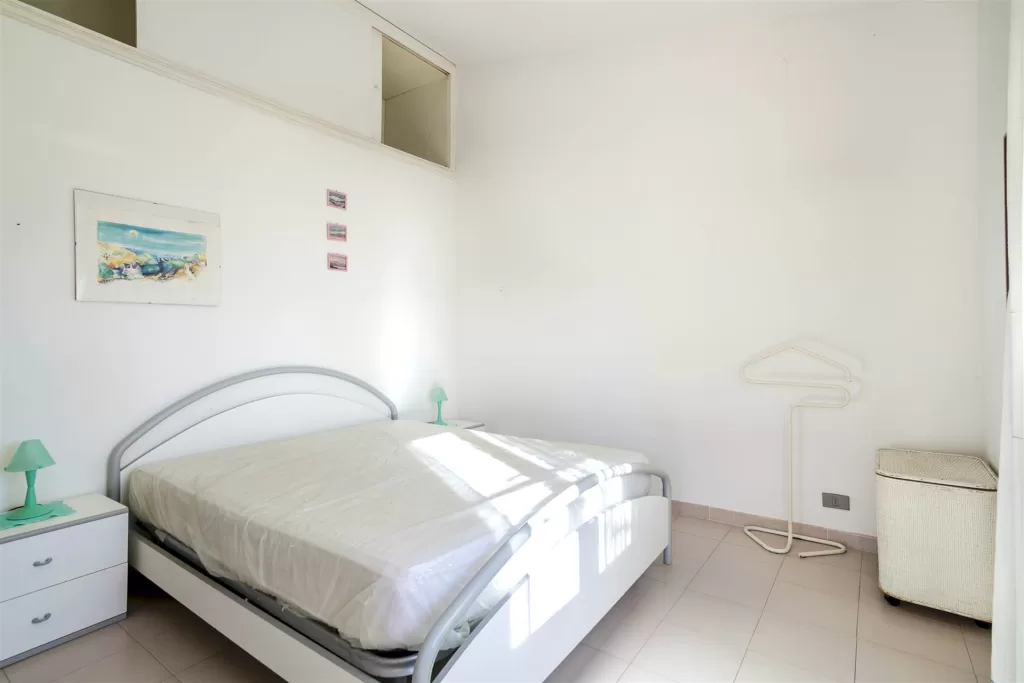 Řadová vila s úchvatným výhledem na moře v kondominiu Baia del Castello