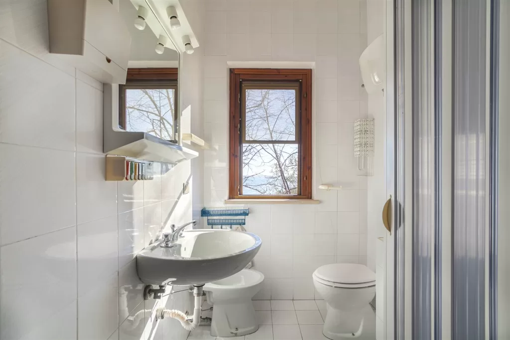 Řadová vila s úchvatným výhledem na moře v kondominiu Baia del Castello