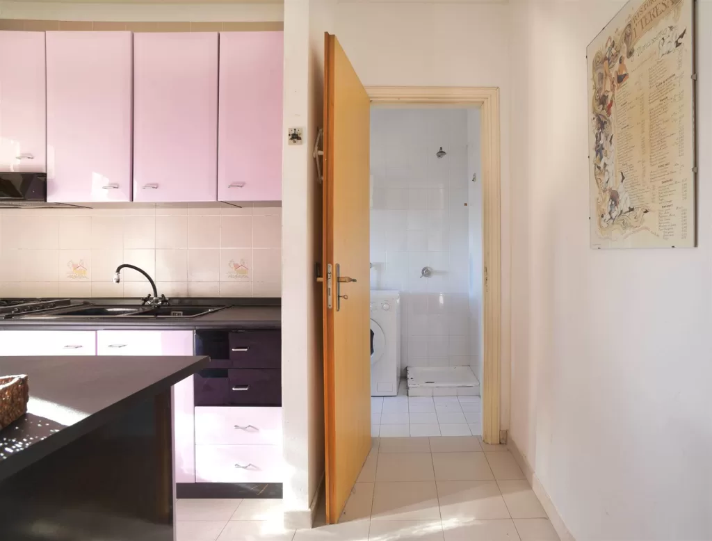 Řadová vila s úchvatným výhledem na moře v kondominiu Baia del Castello