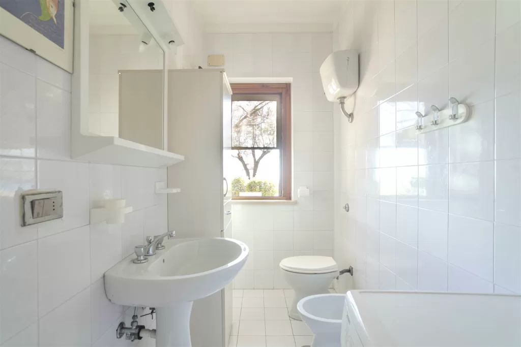 Řadová vila s úchvatným výhledem na moře v kondominiu Baia del Castello