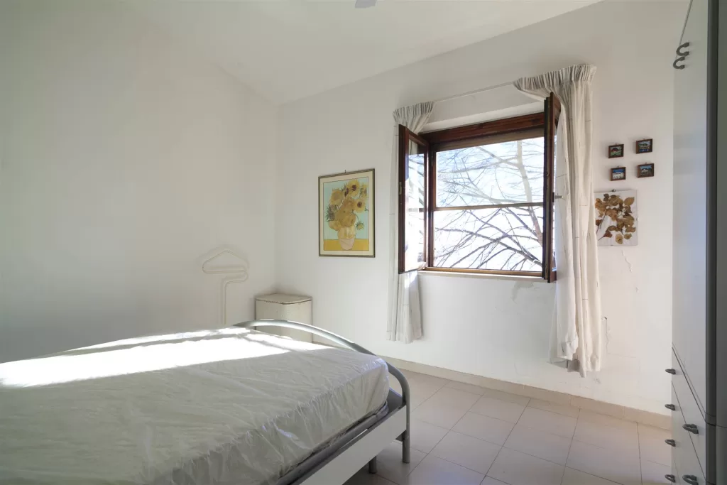 Řadová vila s úchvatným výhledem na moře v kondominiu Baia del Castello