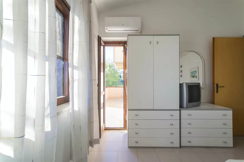 Řadová vila s úchvatným výhledem na moře v kondominiu Baia del Castello